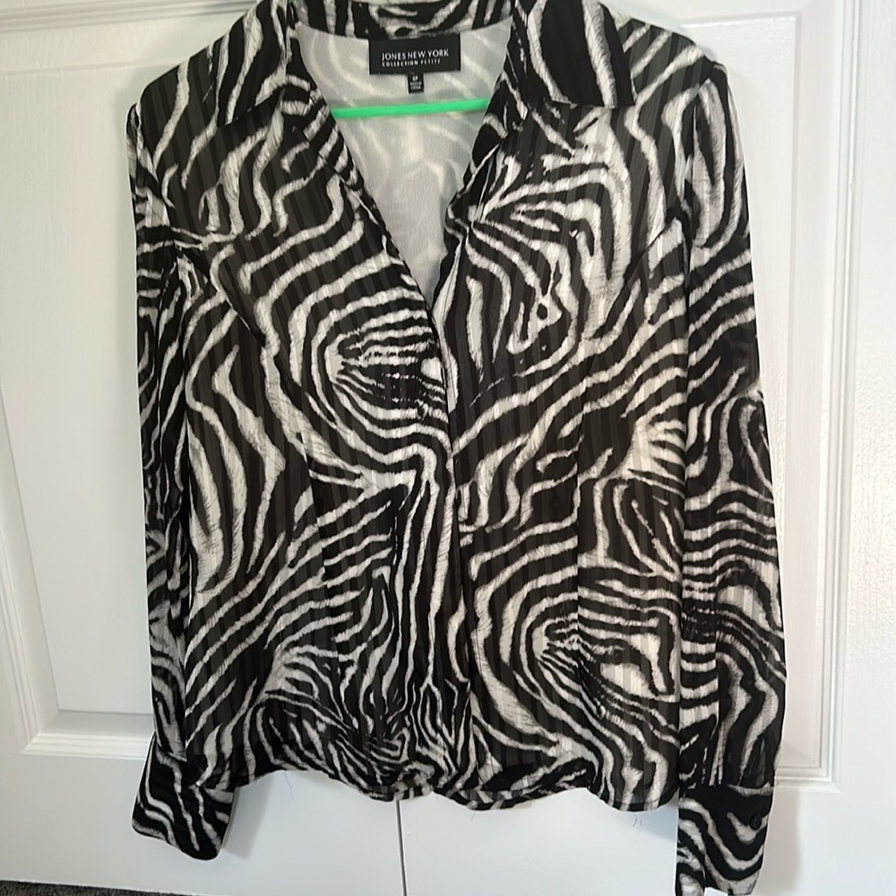 Jones New York Collection Petite dress shirt size 6